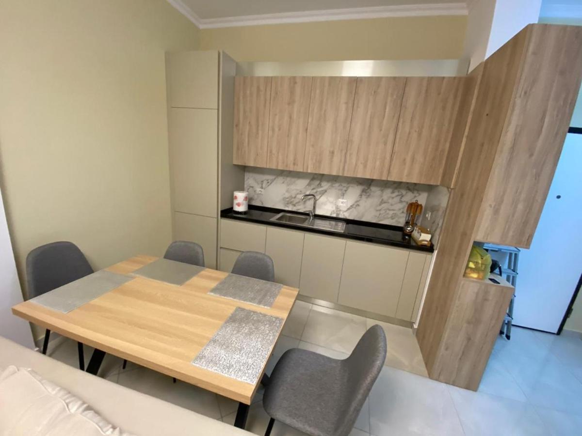 Kevin'S Lungomare Apartment Vlore Luaran gambar