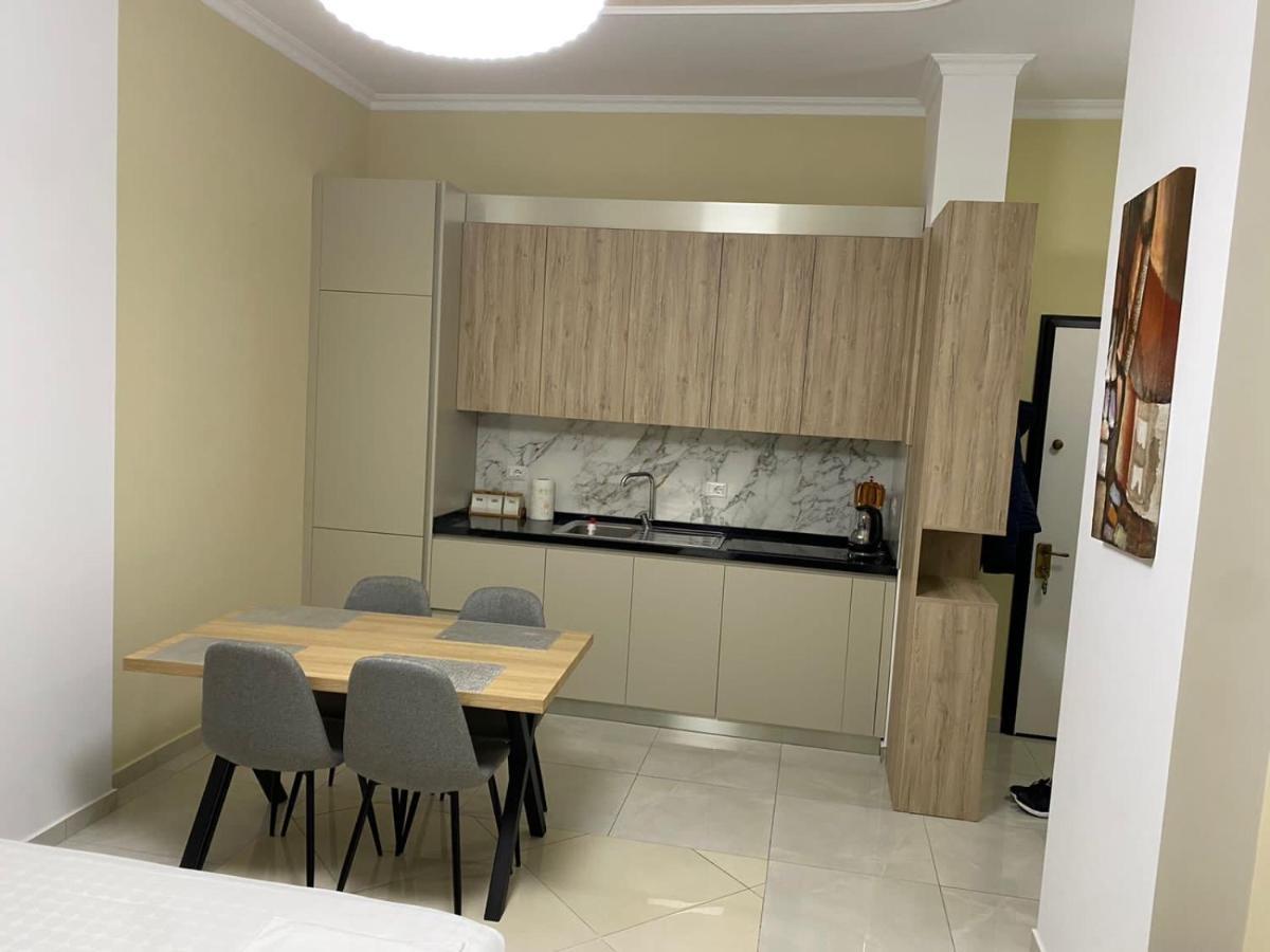 Kevin'S Lungomare Apartment Vlore Luaran gambar